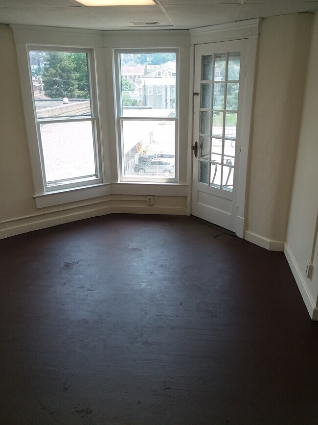 Building Photo - 522 Hewes Ave