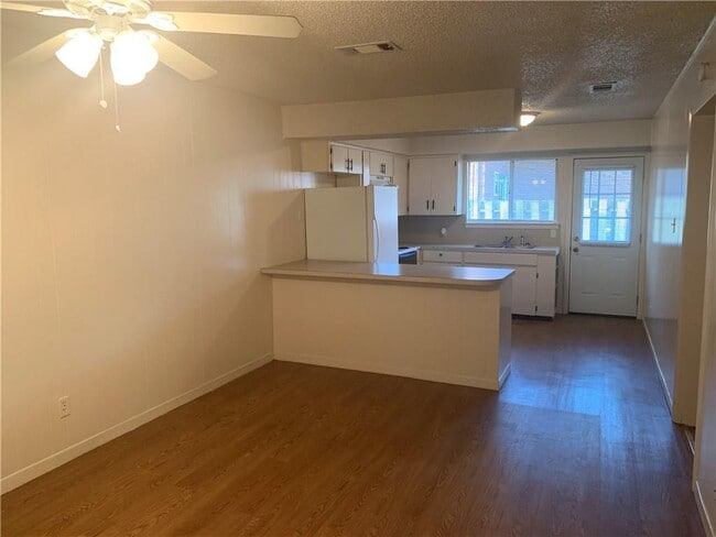 Foto del edificio - 908 Emile St