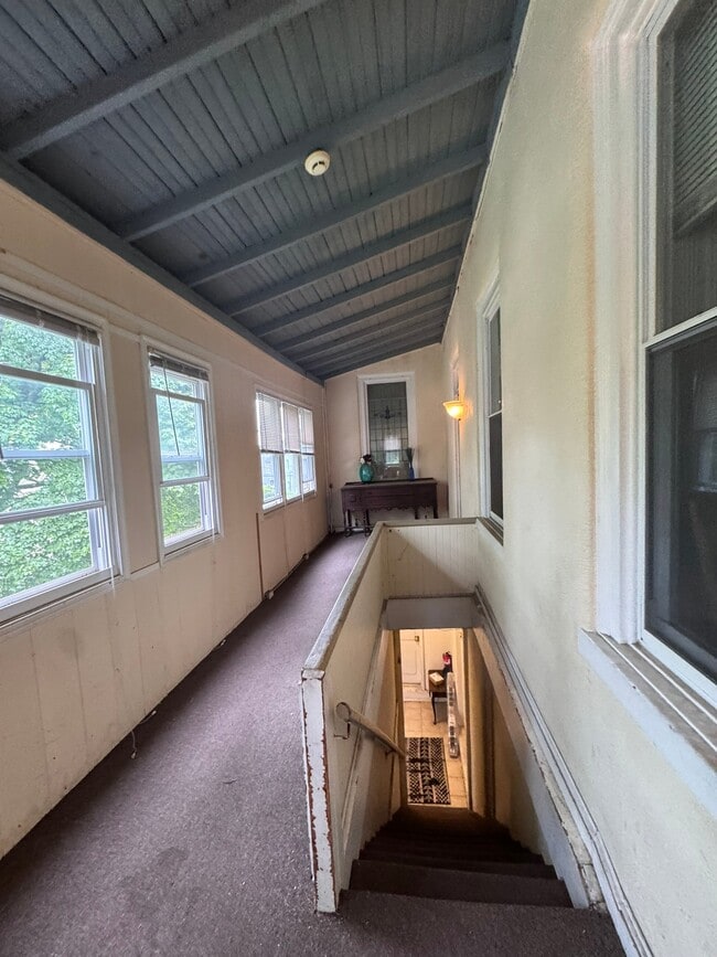 Building Photo - 407 Green Ln