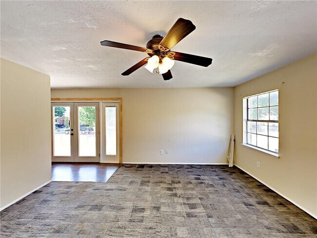 Building Photo - 627 McKown Dr