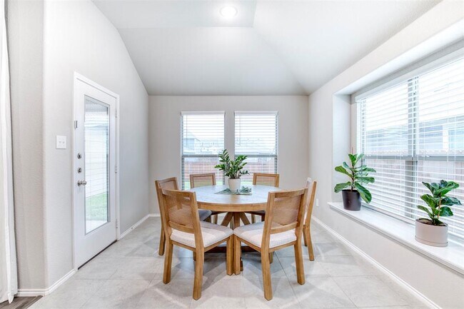 Building Photo - 2846 Hudson Dr