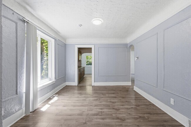 Foto del edificio - 15087 Pinehurst St