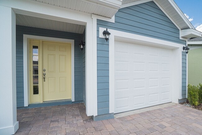 Foto del edificio - PENDING APPLICATION- Beautiful 3/2 Energy Efficient 1 Story Attached Home w/ 1 Car Garage