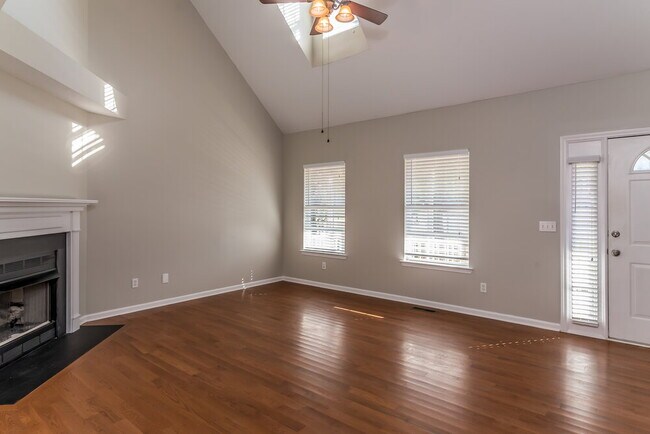 Building Photo - 1807 Meadowglen Cir
