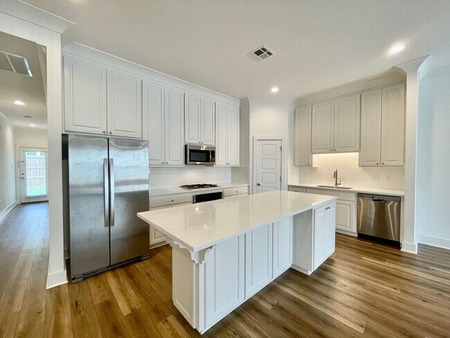Foto del edificio - 9135 Southlawn Dr