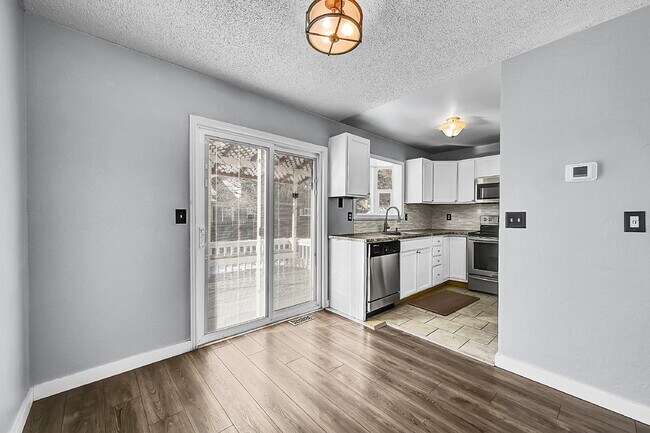 Building Photo - $2,050.00 - 3 Bedrooms, 2 Bathrooms, Single Family Home with Fenced Yard!