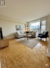 Building Photo - 666 Spadina Ave.