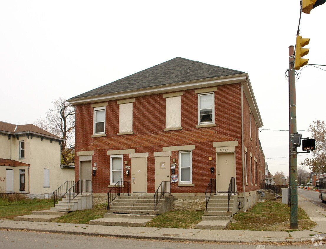 Building Photo - 1158-1160 Oak St