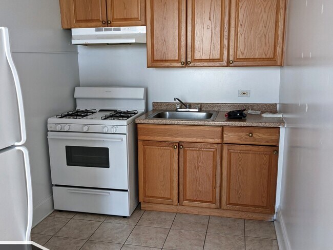 Foto del edificio - 2704 N Sawyer Ave