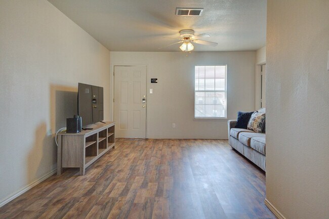 Family room - 5705 Greengate Dr