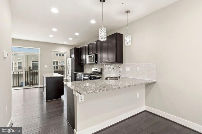 Building Photo - 23005 Sullivans Cove Sq