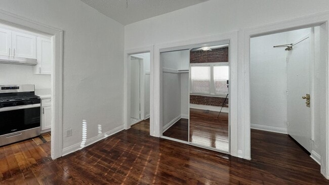 Interior Photo - Leeward Apts...New York Style..Gorgeous Newly Remodeled!