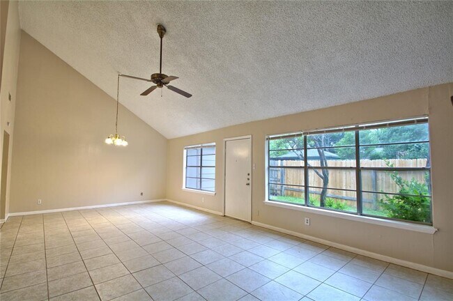Foto del edificio - 9014 Triola Ln
