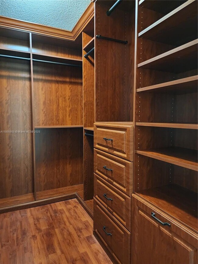 Foto del edificio - 9871 Red Heart Ln