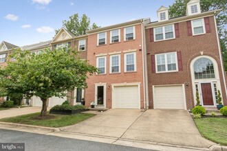 Building Photo - 1253 Quaker Hill Dr