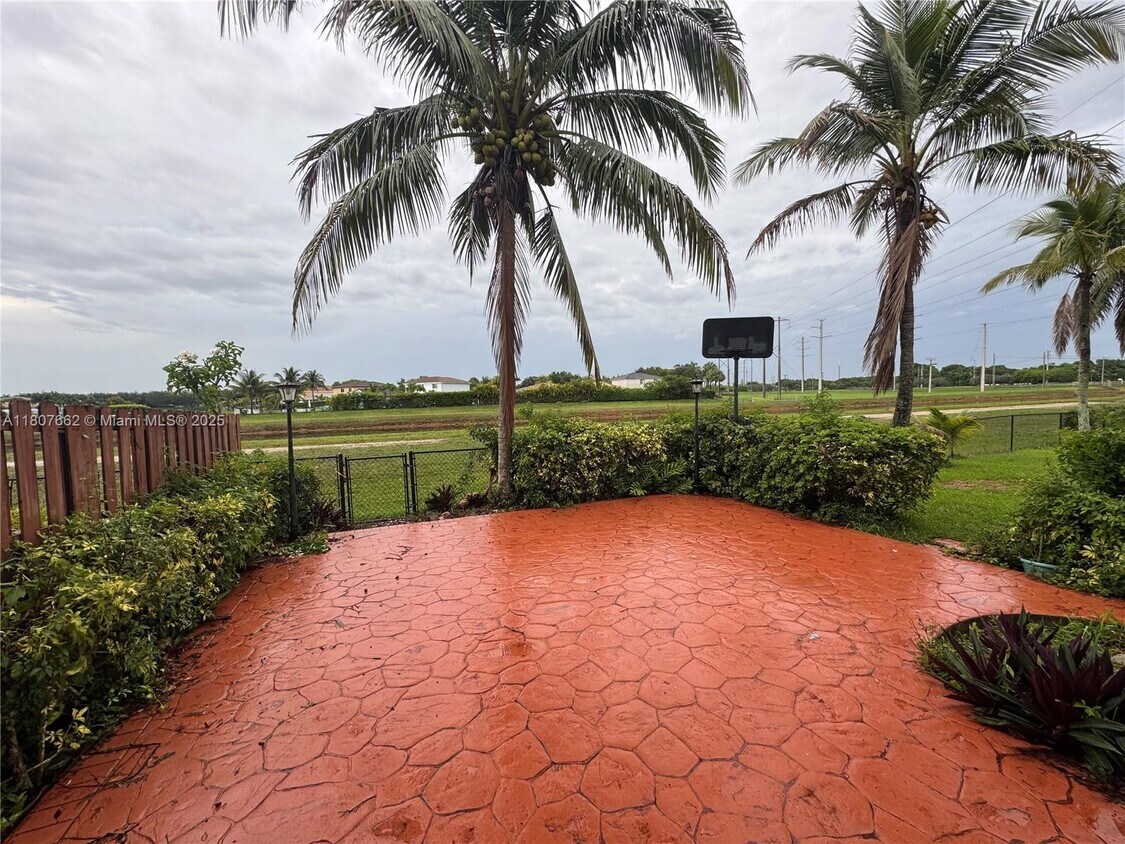 Primary Photo - 12701 SW 49th Ct