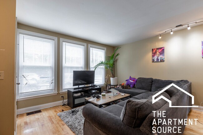 Building Photo - 1059 W Fry Unit 1F