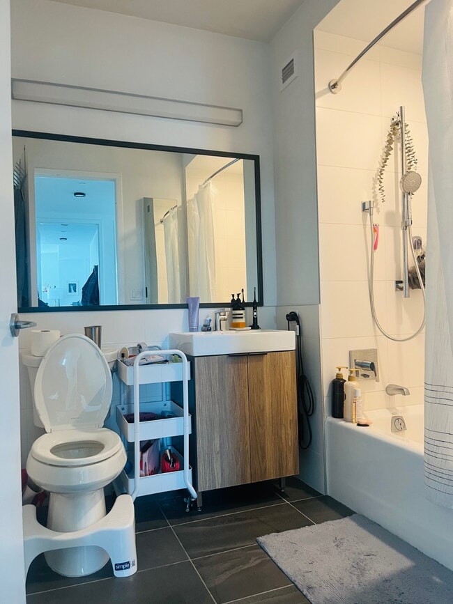 Foto del edificio - 1-15-15 57th Ave