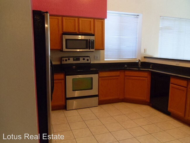 Building Photo - 3 br, 2 bath House - 260 S PINEVIEW PLACE