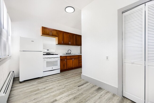 Foto del edificio - 2440 E Willamette Ave