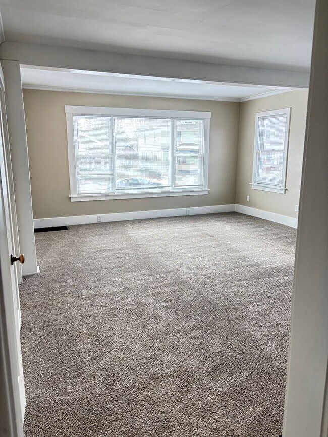 Building Photo - Newly Remodeled 4 Bedroom / 2 Bathroom House in the '07