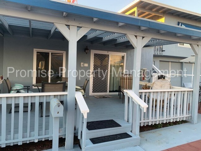 Foto del edificio - 1 bedroom one block from the beach!