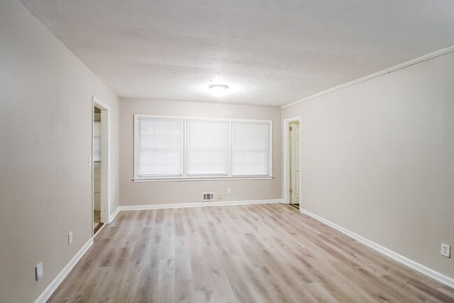 Building Photo - 3135 Robin Rd