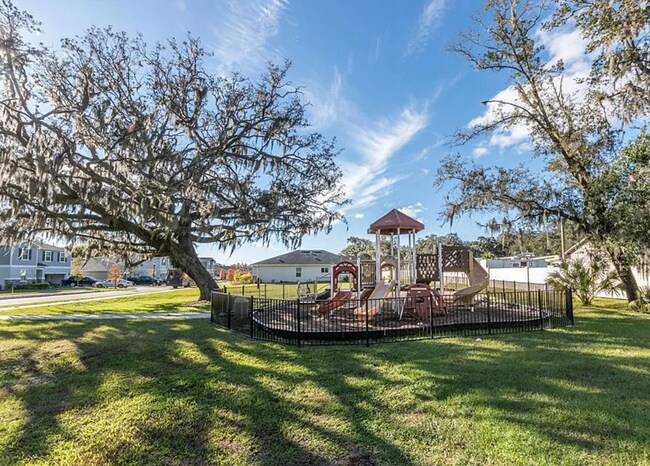 Foto del edificio - 9235 Freedom Hill Dr