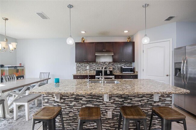 Building Photo - 389 Tanglewood Dr