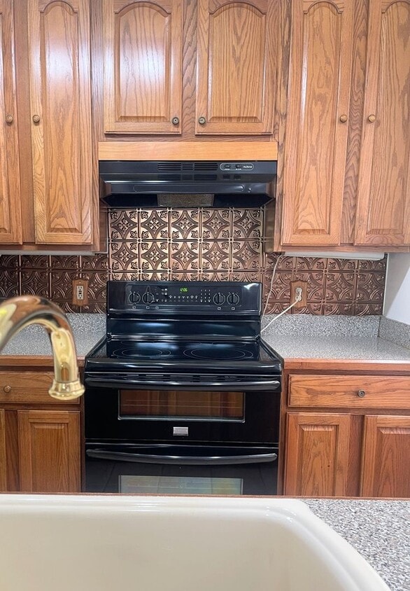 Primary Photo - 13701 Modrad Way