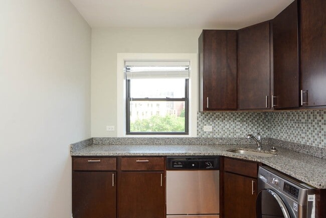 Building Photo - 2917 N Mildred Ave