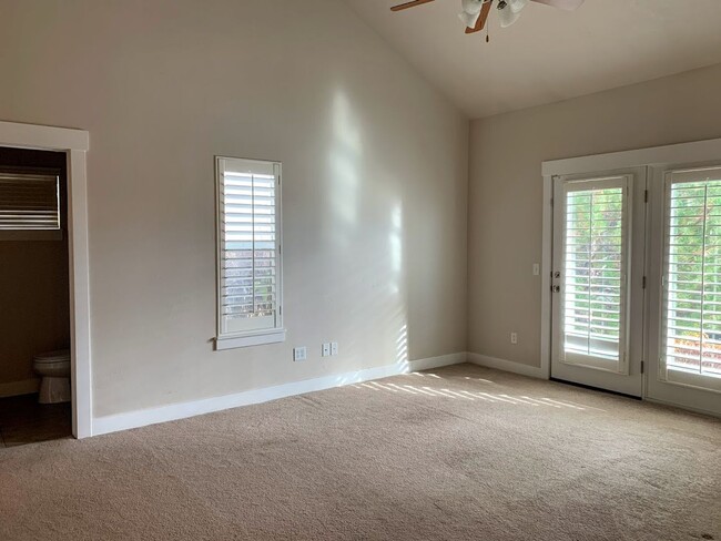 Foto del edificio - Beautiful 4 Bd 2.5 Bath Townhouse in Sandy