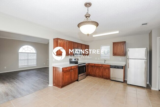 Building Photo - 4 Bedroom Pet-Friendly Home in Arlington, TX with Main Street Renewal
