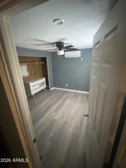 Foto del edificio - 14210 W Cameron St