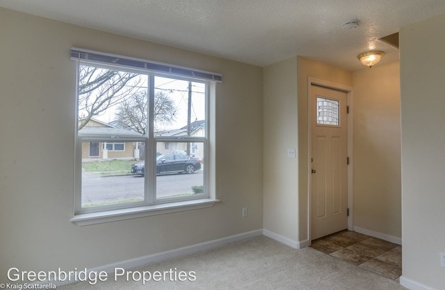 Building Photo - 6431-6433 SE 83rd Ave