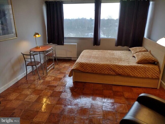 Foto del edificio - 5500 Friendship Blvd