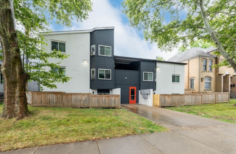 Building Photo - Beautifully Updated East Side Flats!