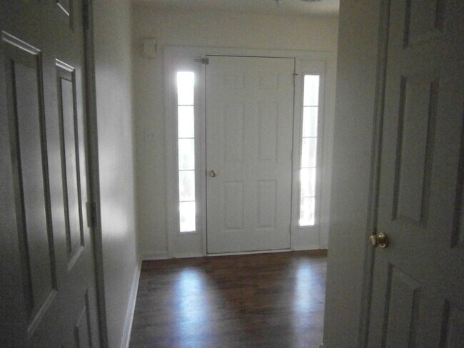 Building Photo - 110 Oak Ridge Ln