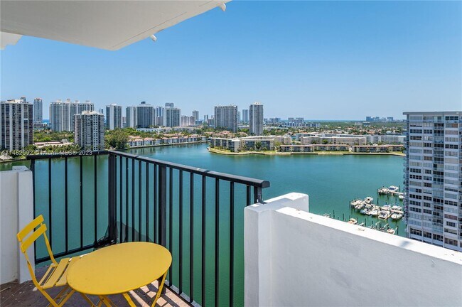 Foto del edificio - 2780 NE 183rd St