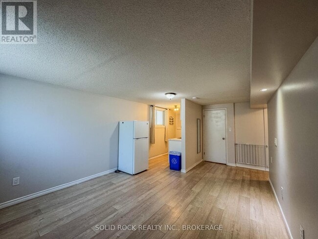 Building Photo - 842 Milford Dr