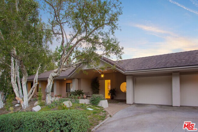 Building Photo - 9234 Robin Dr