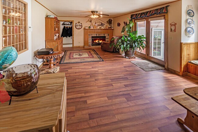 Building Photo - 11070 Equestrian St