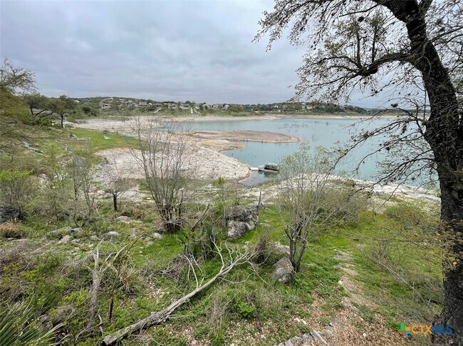 Foto del edificio - 1415 Glenn Dr