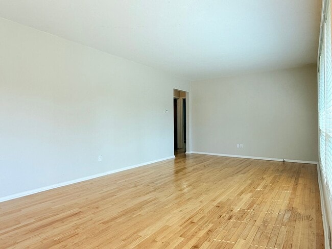 Building Photo - Welcome to University Hills!!  Perfect 3 B...