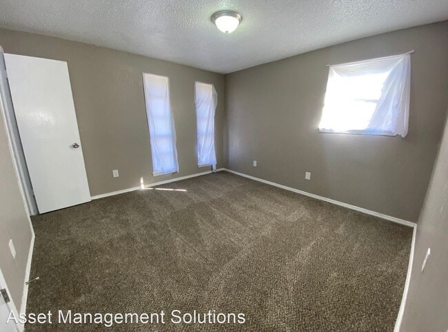 Foto del edificio - 5 br, 1.5 bath House - 4913 Creekwood Terrace
