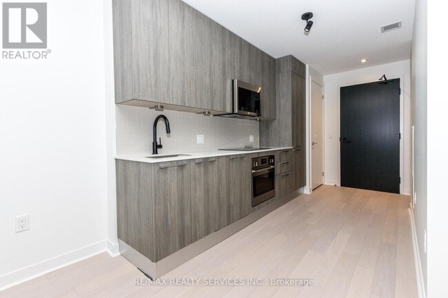 Photo du bâtiment - 501 Adelaide St W