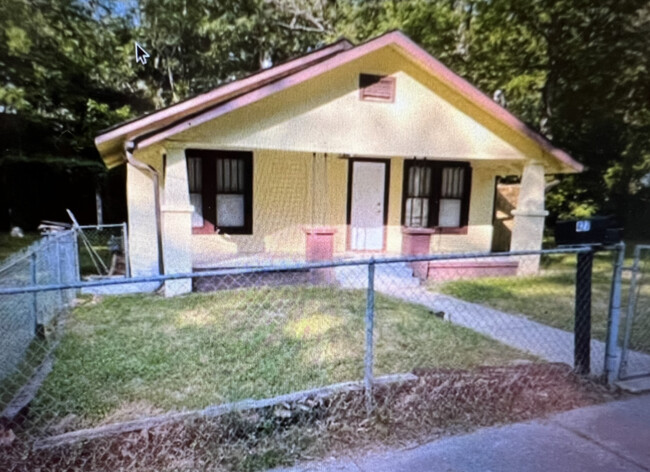 Building Photo - 420 Bower St