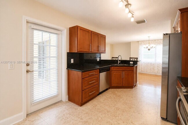 Foto del edificio - 754 NE 90th St