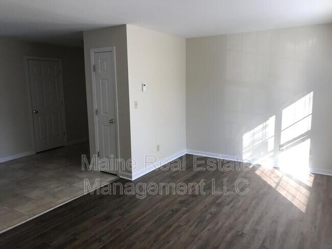 Building Photo - 18 Patrick Dr