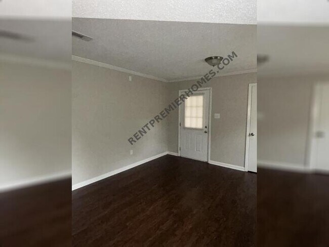 Building Photo - 10 Ross Cir